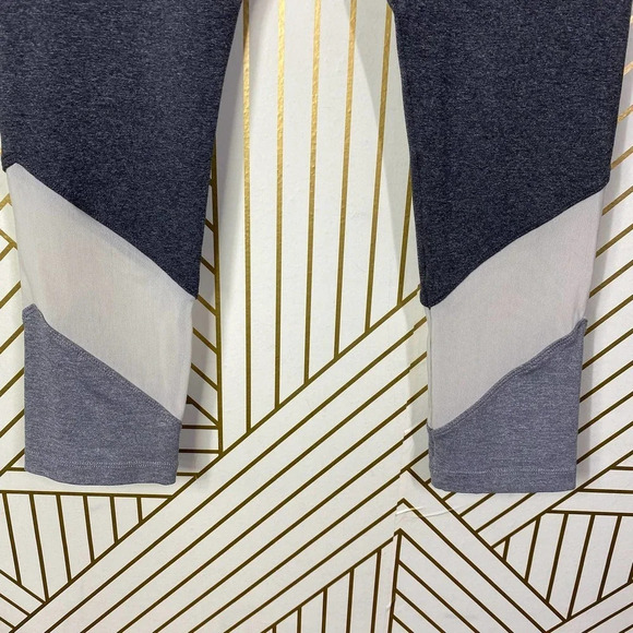 Lorna Jane Asha Chevron Gray Cropped Mesh Leggings Size US Small - Picture 6 of 12